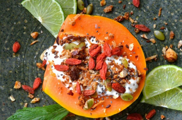 Papaya salad with feta cheese and palm